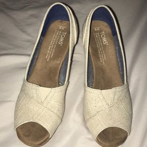 Women’s toms peep-toe wedges
